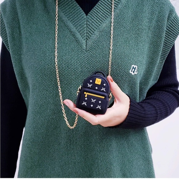 Airpod 1 & 2 case - Picture 3 of 3